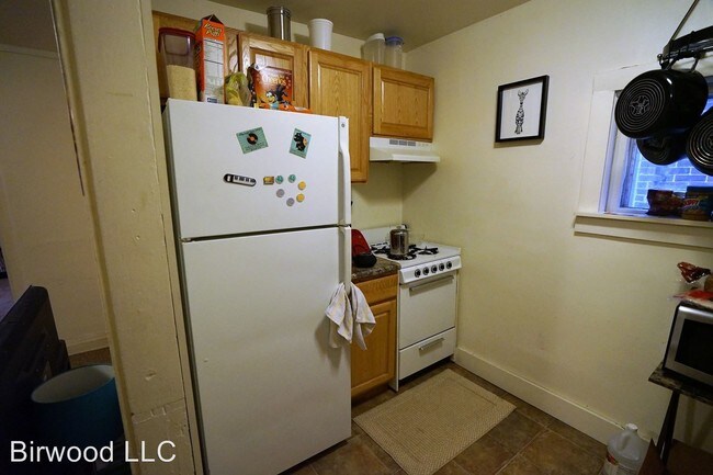 Building Photo - 714 E Johnson St