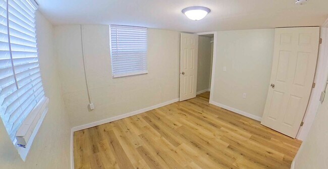 Foto del edificio - Newly Updated! + Stainless Steal Appliance...