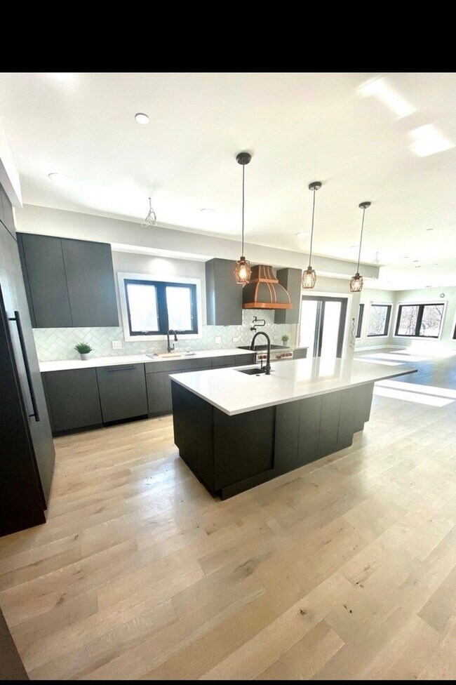 Foto del edificio - 6447 N Ridge Pl