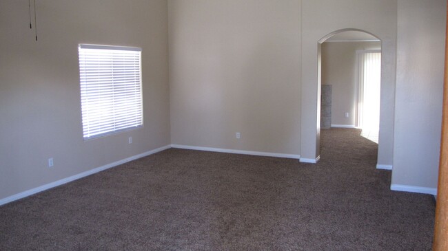 Foto del edificio - Southwest Bakersfield Home for Rent