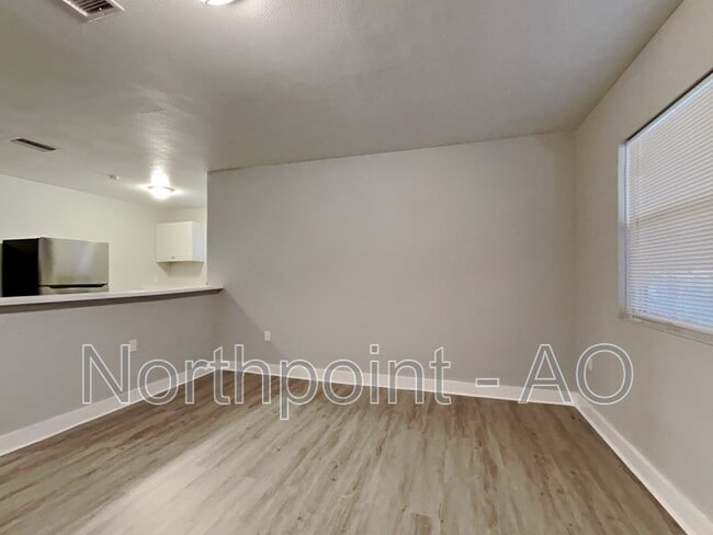 Building Photo - 10116 N 11th St