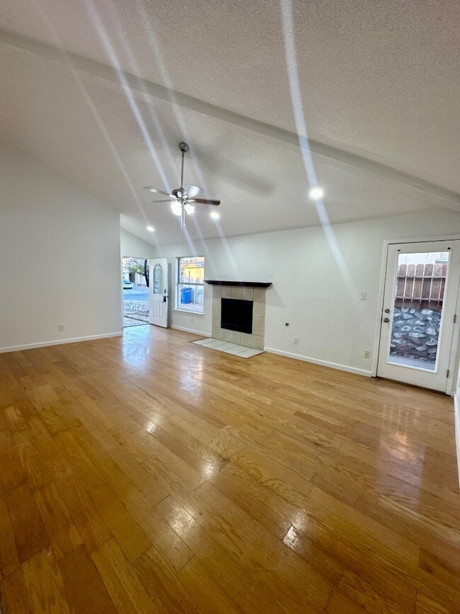 Building Photo - 7588 Plaza Taurina Dr