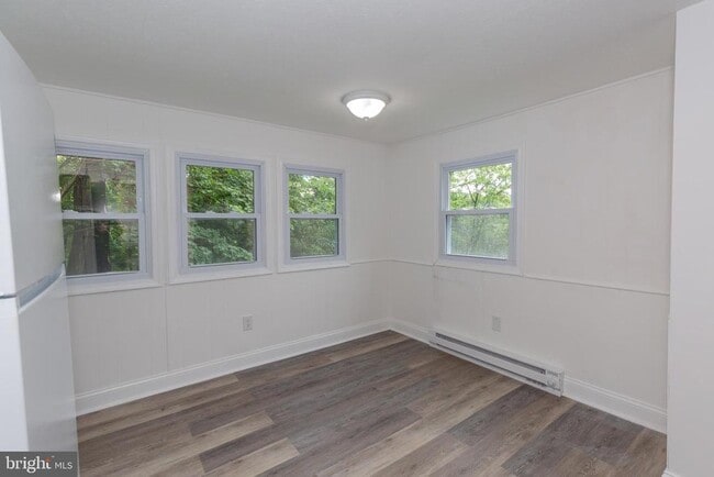 Building Photo - 30 Laurel Hill Ln