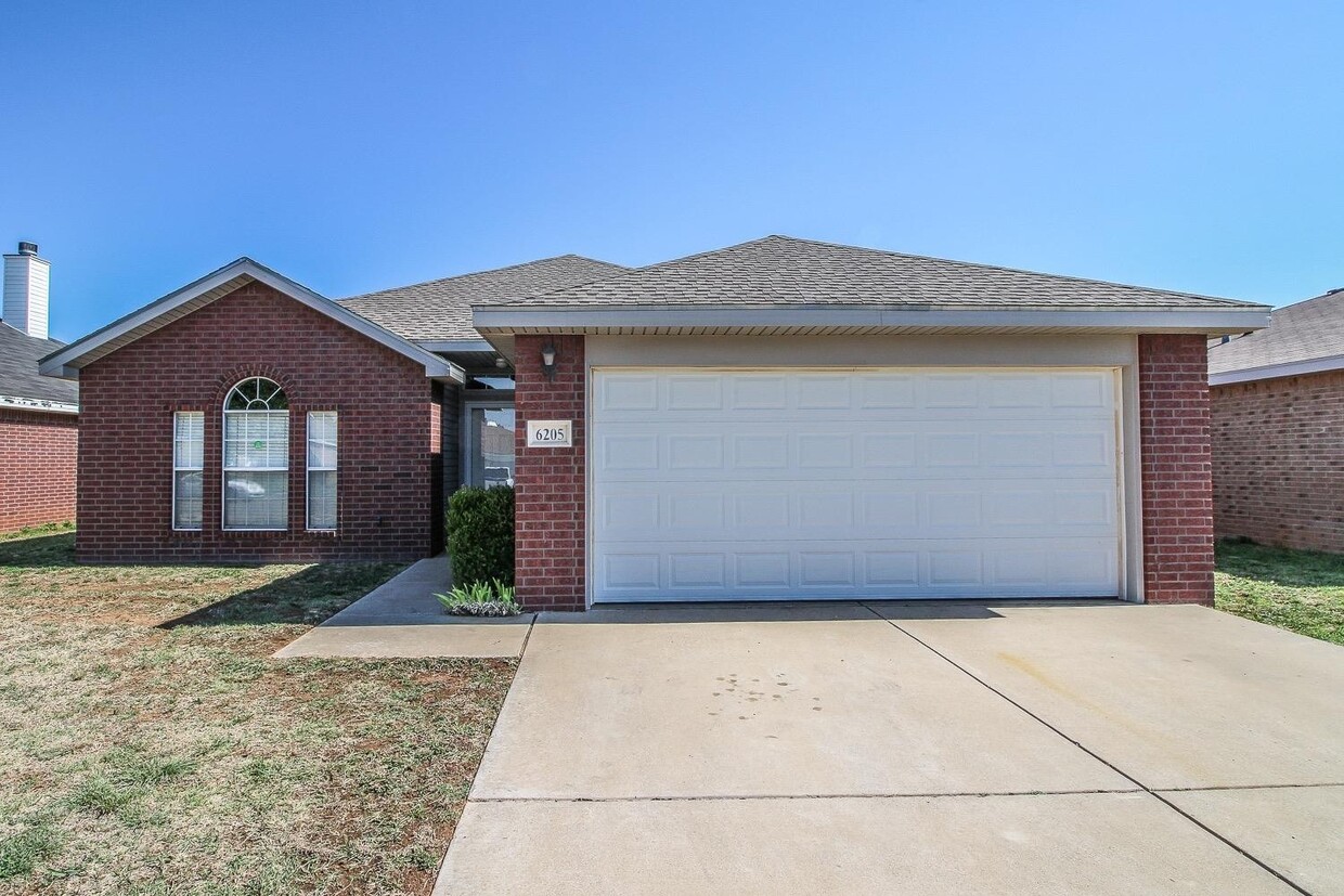 Primary Photo - Clean & Bright House