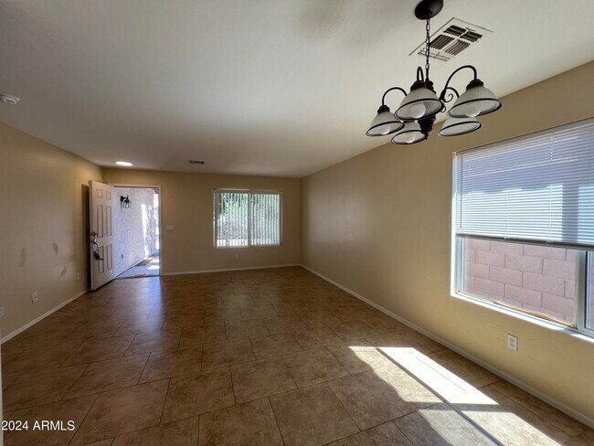 Foto del edificio - 23009 W Cocopah St