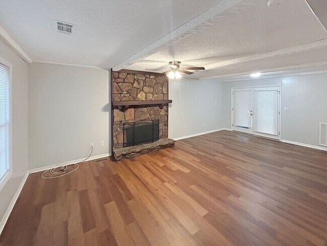 Building Photo - 3032 Summit Ridge Dr