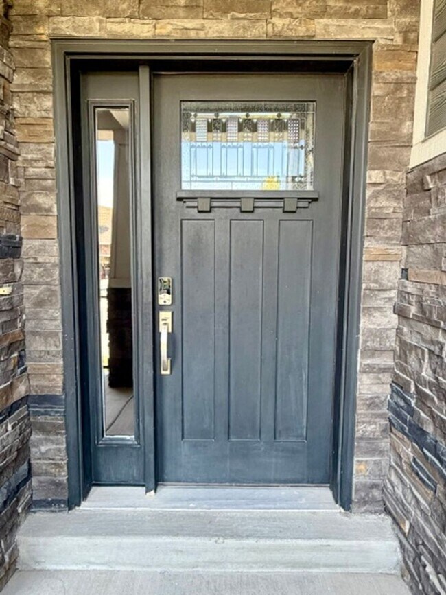 Building Photo - PRIMARY SUITE ON MAIN in a Beautiful Herriman House