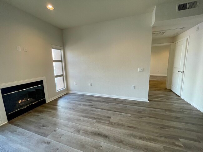 Foto del edificio - 5827 Carlton Way