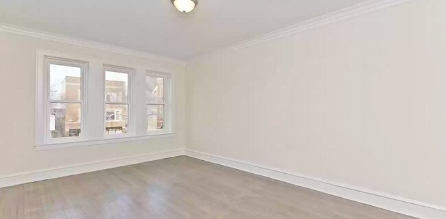 Foto del edificio - 2357 N Drake Ave