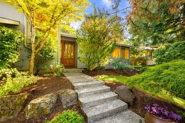 Building Photo - Near Microsoft Main Campus 3 Bedroom 1.75 ...