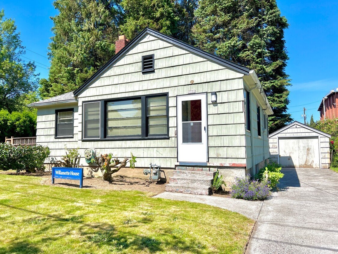 Primary Photo - Spacious Mt. Tabor Neighborhood Recently R...