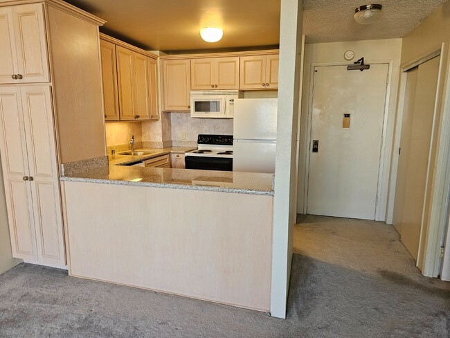 Foto del edificio - 1 Bed, 1 -Bath Condo for Rent! 1 Parking