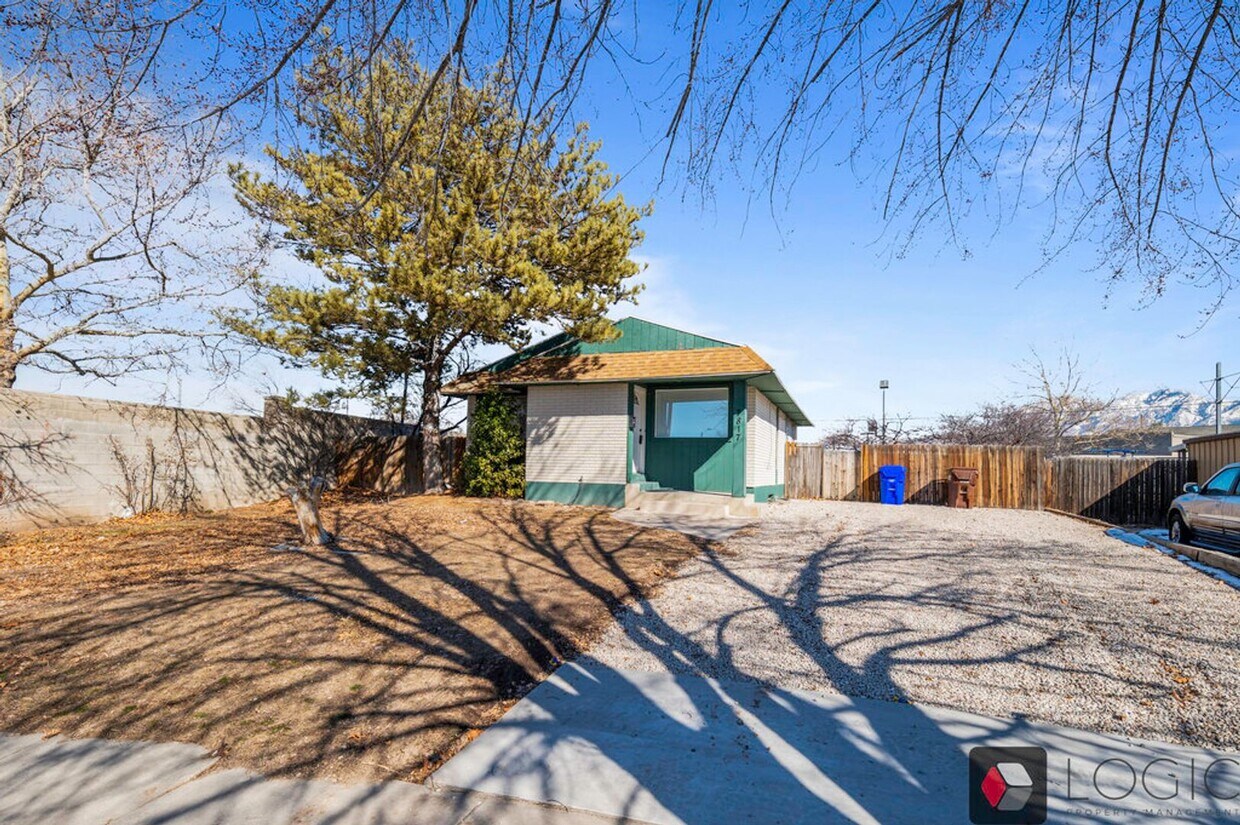 Foto principal - Stunning Single Family Home In Excellent M...