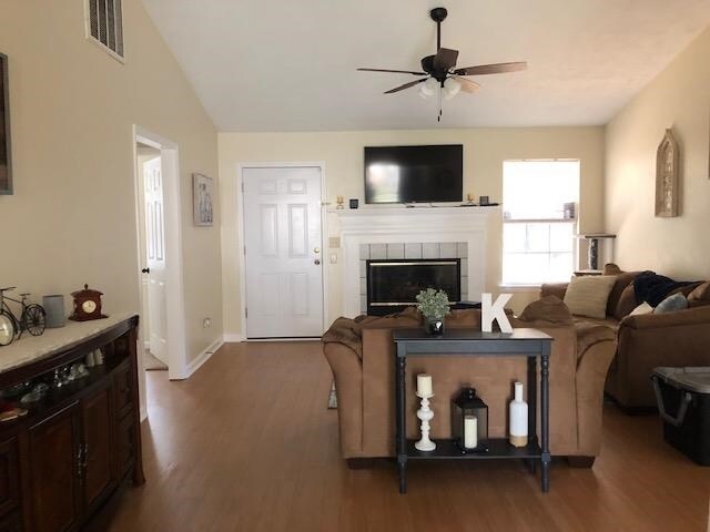 Foto del edificio - 8736 Minnow Creek Dr