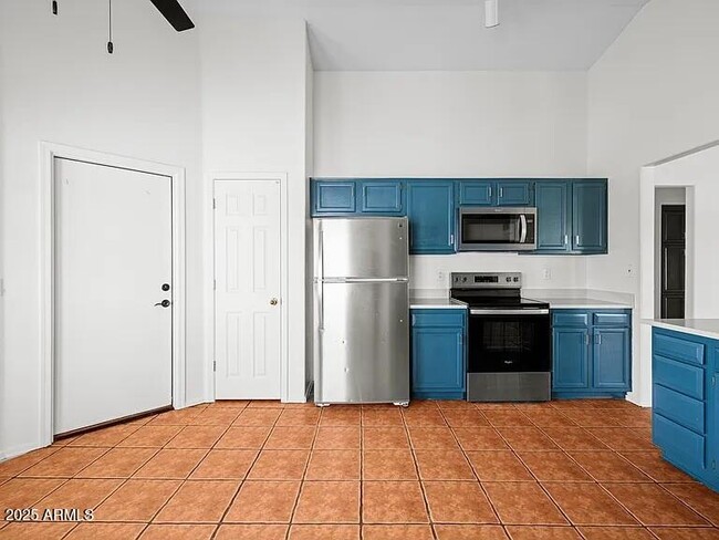 Foto del edificio - 1083 E Boston Ct