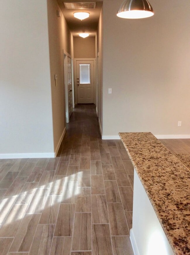 Building Photo - 203 Hidden Springs Dr