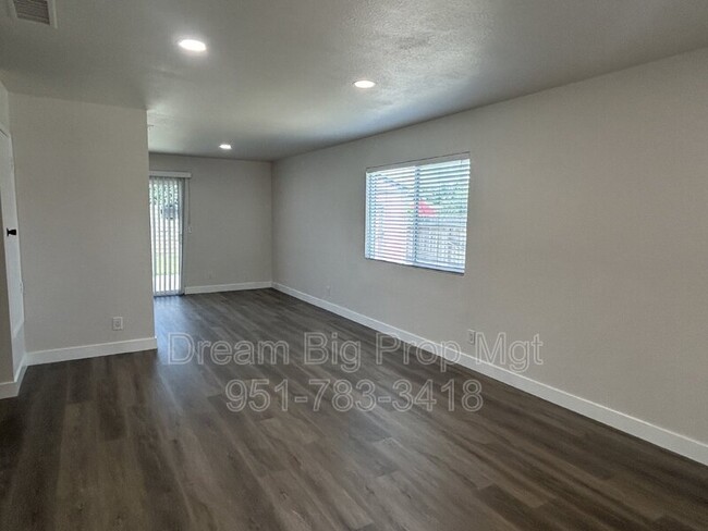 Building Photo - 9595 Altadena Dr