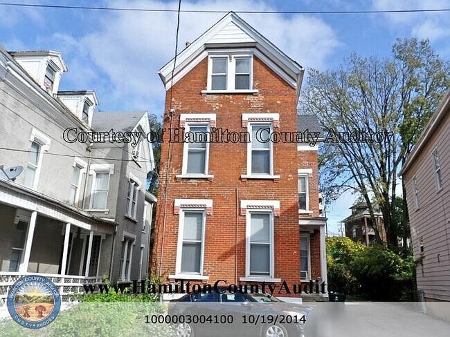 Front of House - 112 Lyon St