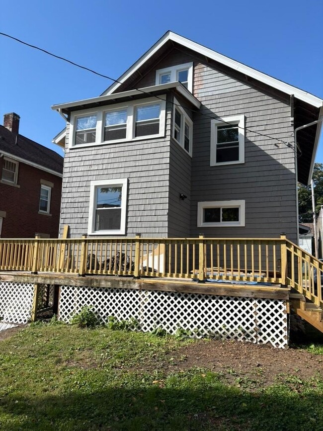 Foto del edificio - 438 Wales Rd NE