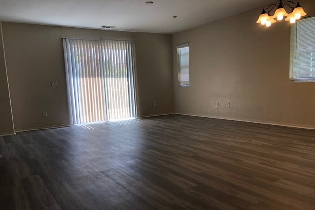 Building Photo - 25794 Iris Ave