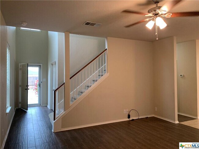 Foto del edificio - 534 Briggs Dr