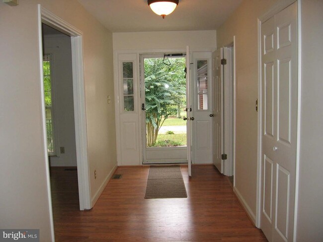 Building Photo - 14 Hamlin Dr