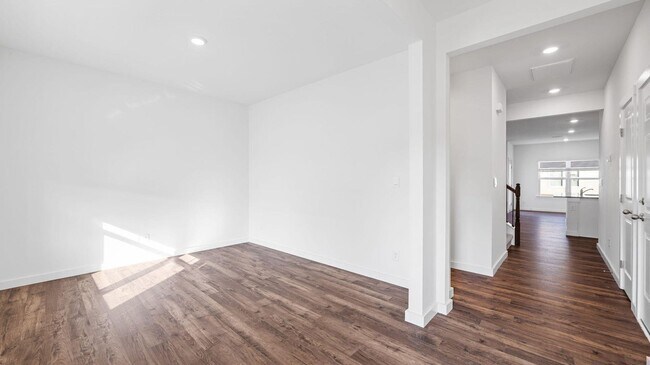 Foto del edificio - New Construction 5BR/3.5BA in Hawk’s Landing – Spacious Layout with Dual Owner’s Suites!