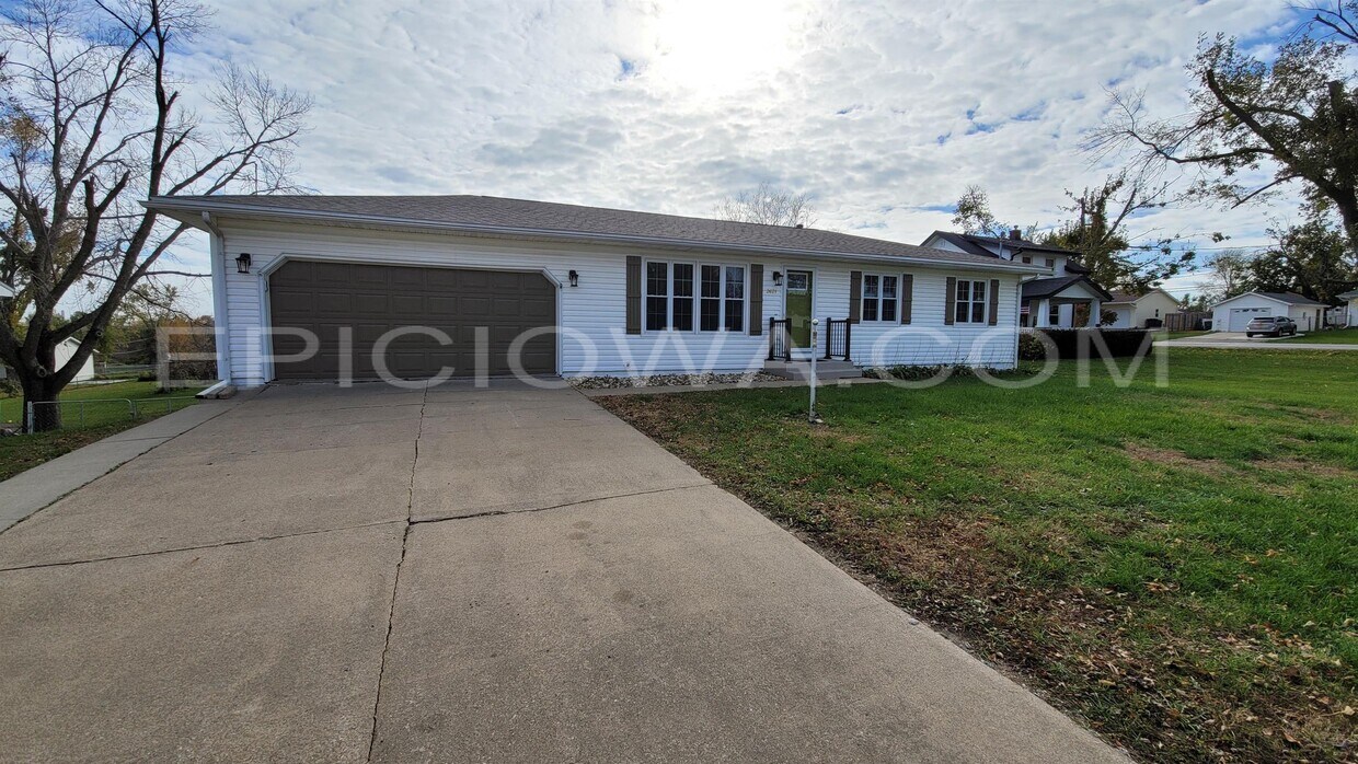 2621 Wilson Ave SW, Cedar Rapids, IA 52404 House Rental in Cedar