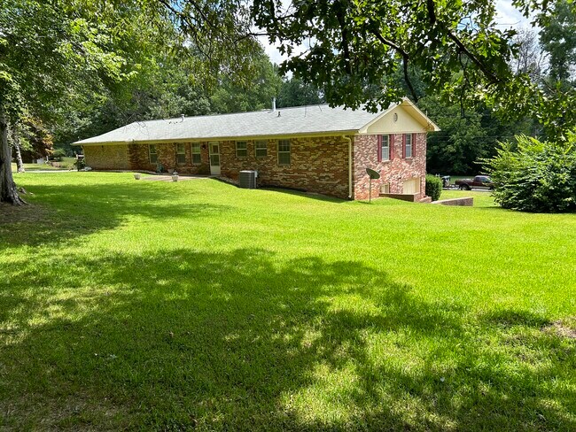 Foto del edificio - 3865 Yates Rd