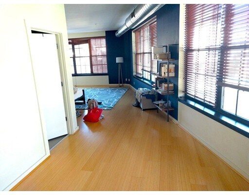 Building Photo - 944 Dorchester Ave