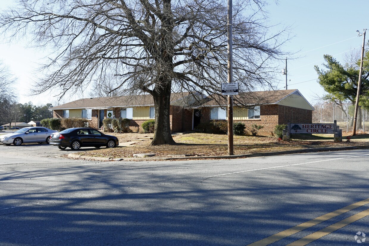 Foto del edificio - Heritage Circle Apartments