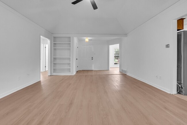 Building Photo - 6613 Stephan Ridge Dr