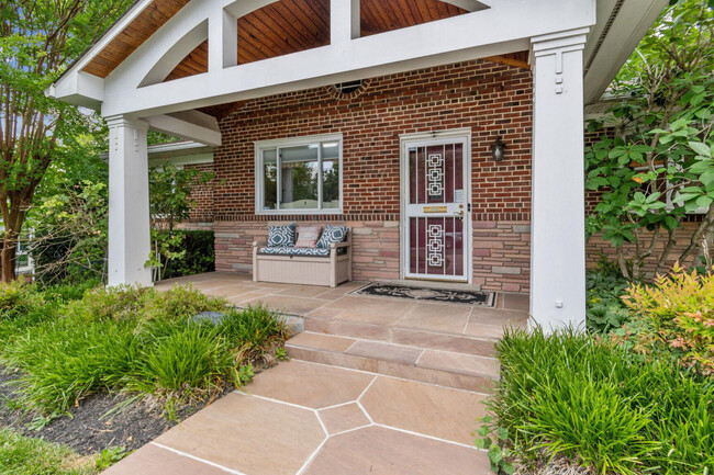 Building Photo - 2917 Terrace Dr