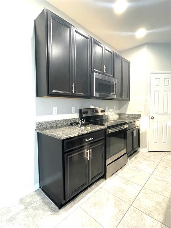 Building Photo - 7111 Summer Holly Pl