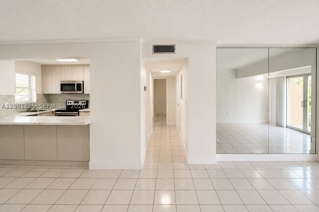 Foto del edificio - 8895 Fontainebleau Blvd