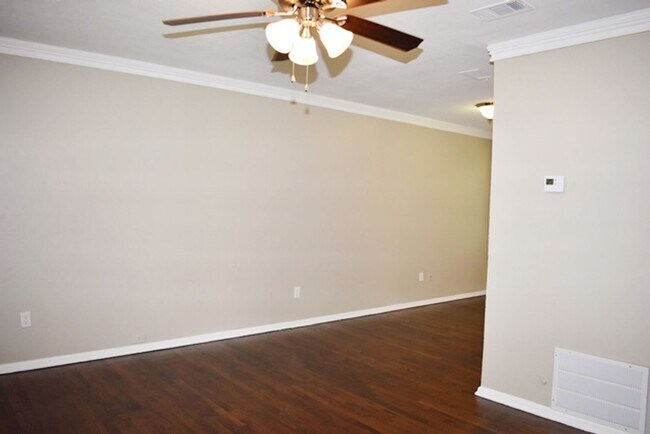 Building Photo - Lovely 2-1 home in Irving!