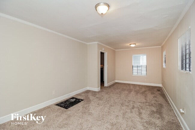 Building Photo - 1524 Pineview Terrace SW