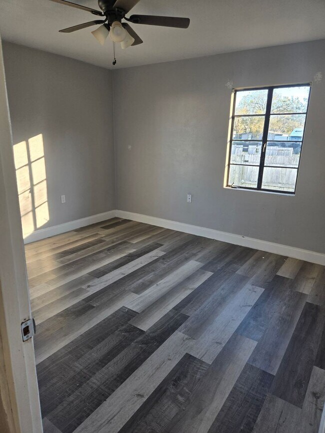 Building Photo - Charming 1-Bedroom Home for Rent in Zephyrhills!