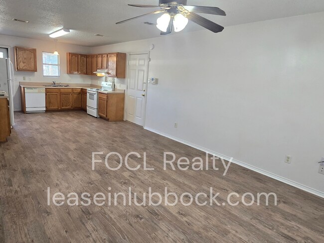 Foto del edificio - 2 bedroom, 2 bath, 1 car garage