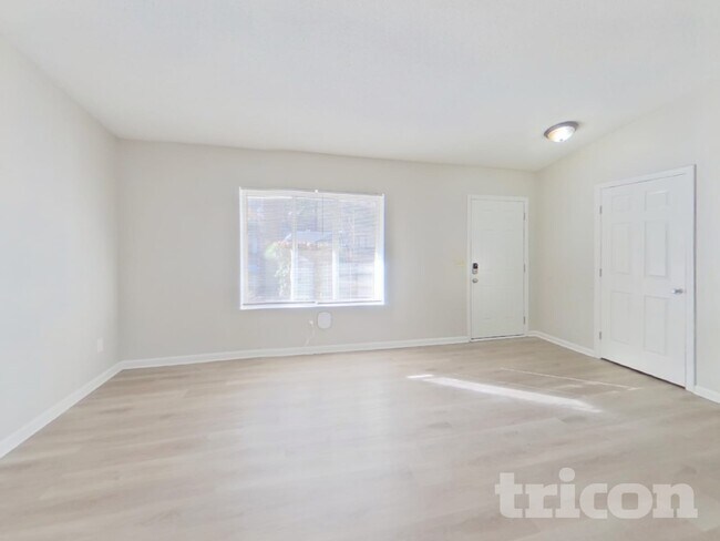 Foto del edificio - 201 Raintree Dr