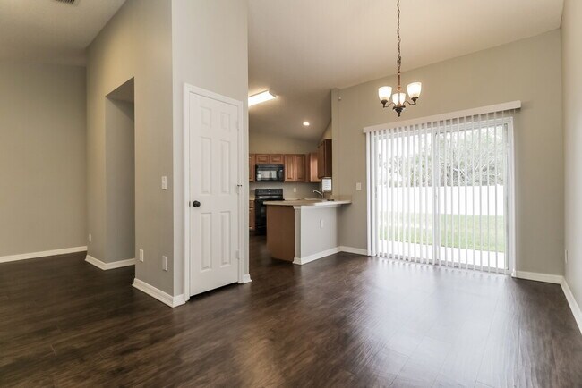 Foto del edificio - 70 Pine Arbor Dr
