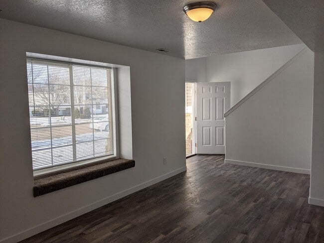 Building Photo - 435 N Kersh Dr W