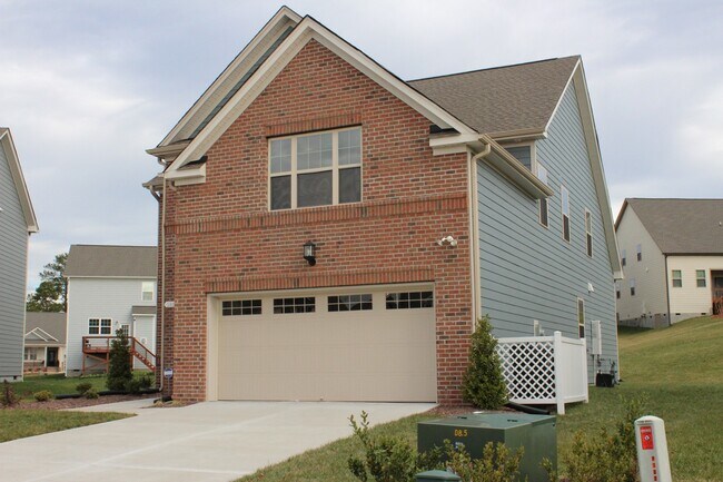 Foto del edificio - Gorgeous 4 Bedroom Home in Kitt's Creek Ne...