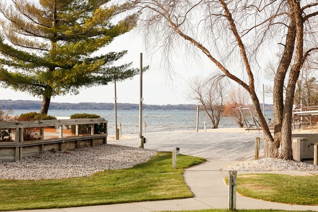 Foto del edificio - 5704 N Creeks Xing