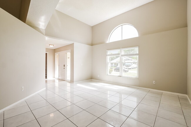 Building Photo - 825 Virginia Woods Ln