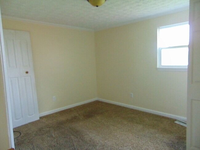 Building Photo - 147 Macready