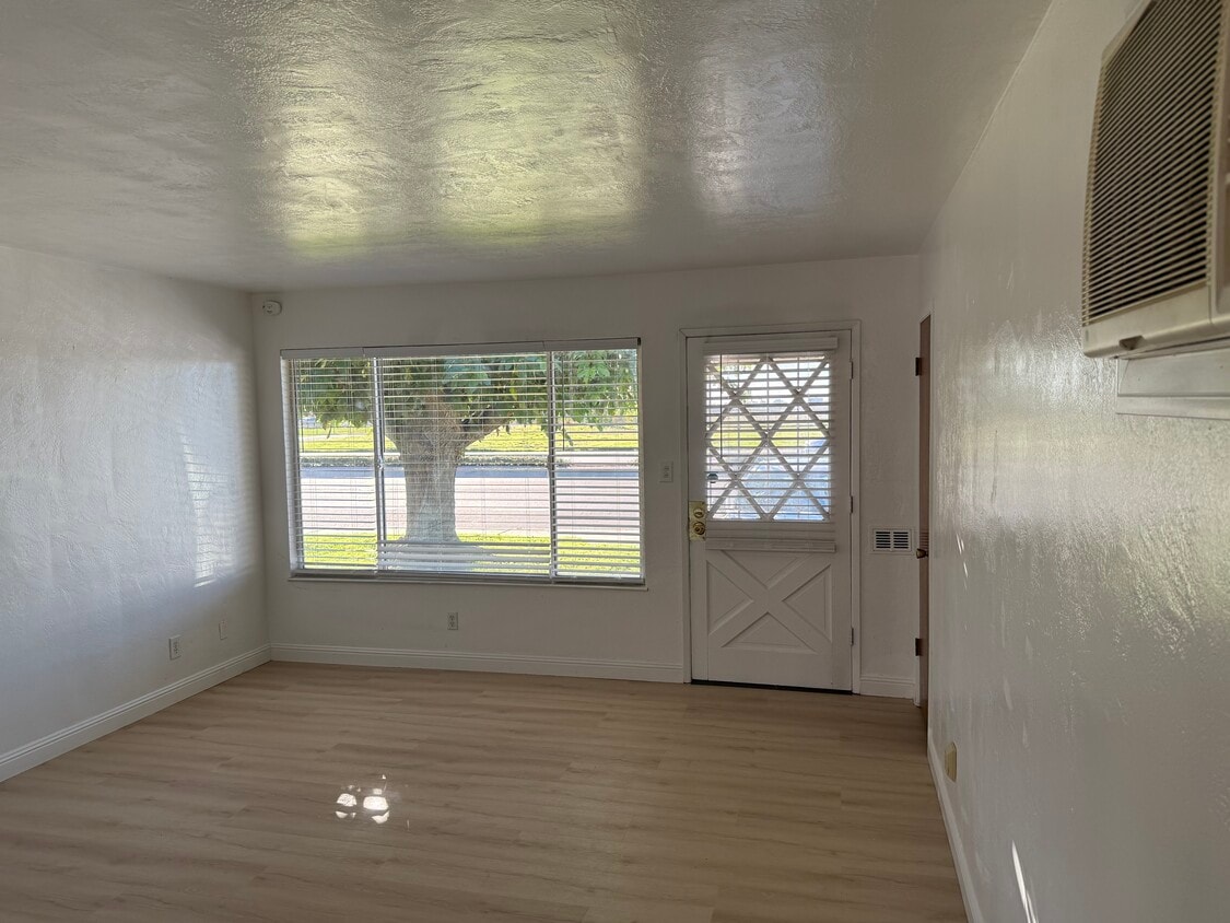 Living room with all new flooring. - 614 S Lower Sacramento Rd