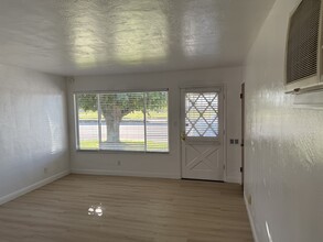 Building Photo - 614 S Lower Sacramento Rd