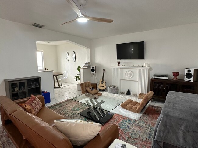 Building Photo - 810 81st St