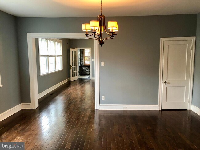 Building Photo - 506 E Gorgas Ln
